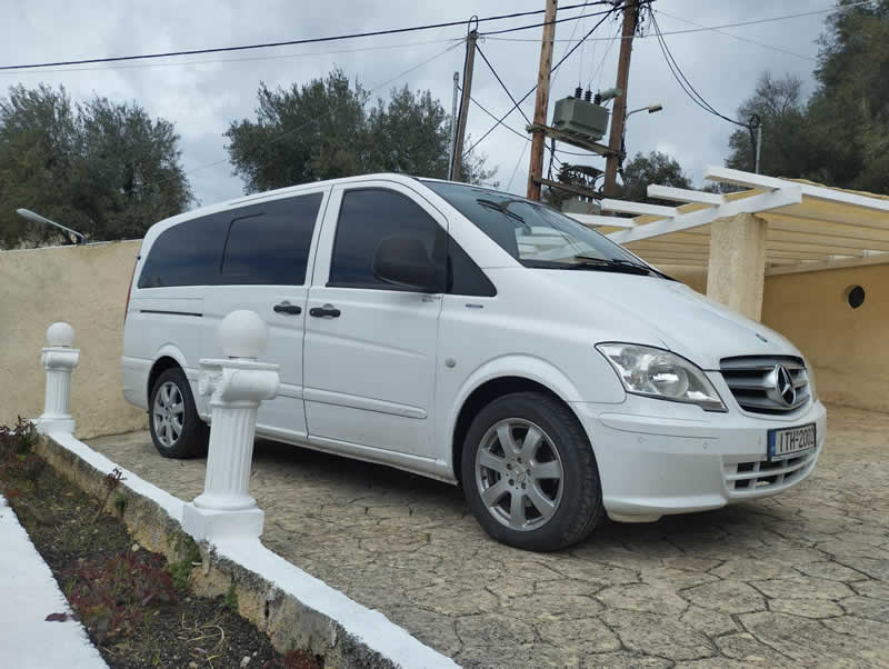 Villa Paramonas Minibus